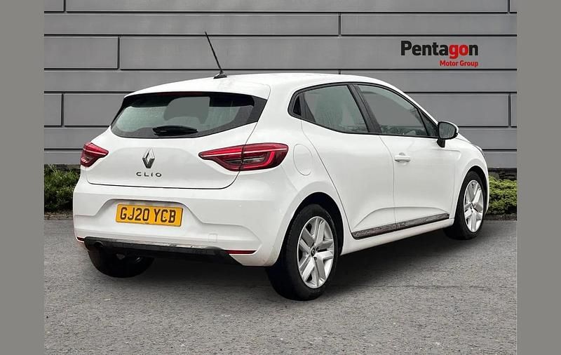 Used Renault Clio V Play 71 HP (52 kW) 2020 White Hatchback