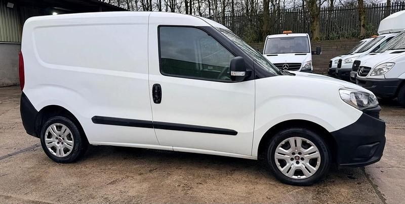 Used Fiat Doblò 90 HP (66 kW) 2016 White MPV
