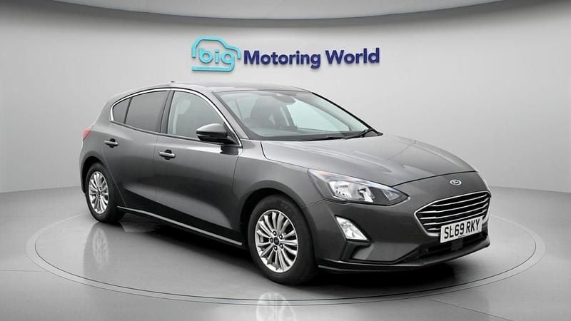 Used Ford Focus Titanium 125 HP (91 kW) 2019 Grey Hatchback