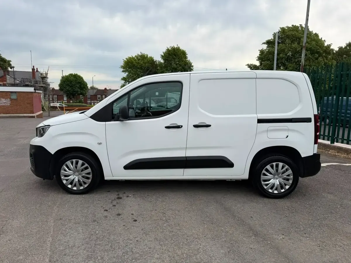 Used Peugeot Partner 131 HP (96 kW) 2019 White MPV