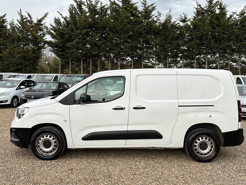 Begagnad Vauxhall Combo Sportive 100 HK (73 kW) 2020 Vit Minibuss