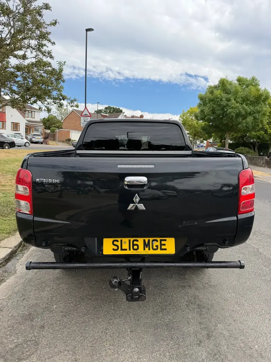 Used Mitsubishi L200 2016 Black Pickup