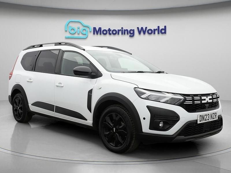White Used 2023 Dacia Jogger Extreme MPV | £14,500 (Fair price) - Image 1/4