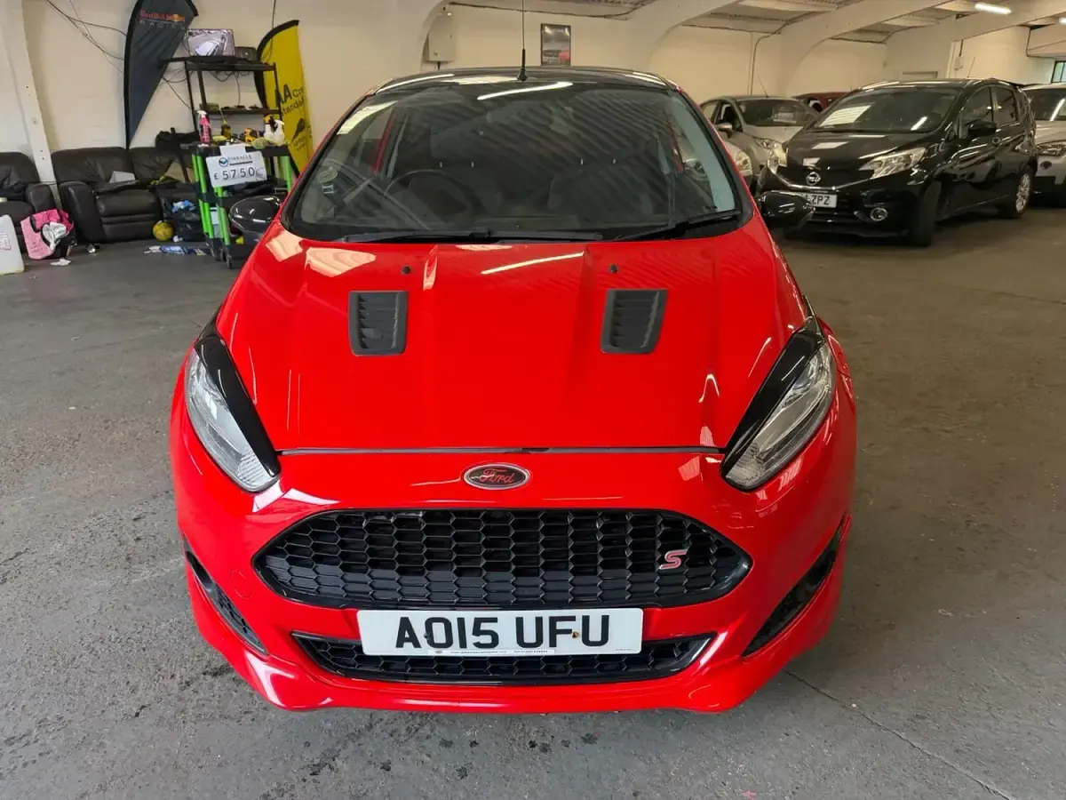 Used Ford Fiesta Zetec 140 HP (102 kW) 2015 Red Hatchback