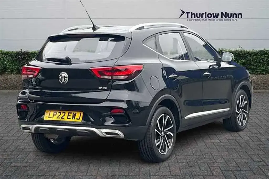 Käytetty MG ZS Exclusive 106 HP (77 kW) 2022 Musta Katumaasturi