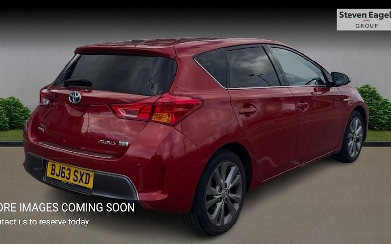 Used Toyota Auris Hybrid 136 HP (100 kW) 2014 Hatchback