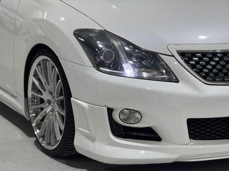 Used Toyota Crown 2008 White Sedan