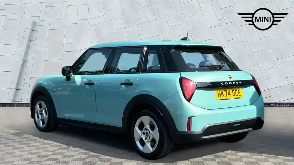 Used Mini Cooper Hatch 154 HP (113 kW) 2024 Green Hatchback