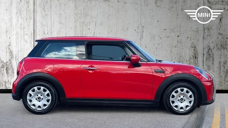 Used Mini ONE Classic 102 HP (75 kW) 2022 Chili red Hatchback