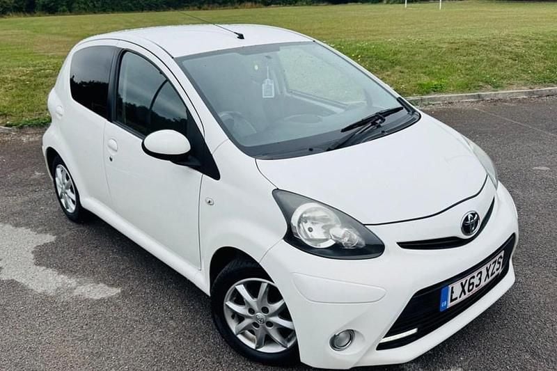 White Used 2013 Toyota Aygo Hatchback | £2,290 (Fair price) - Image 1/1