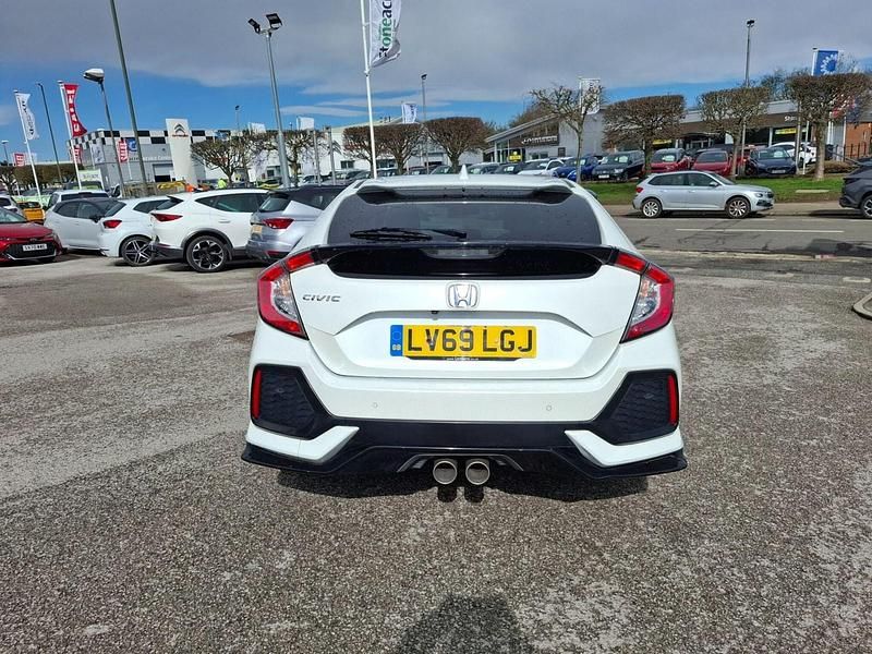 Begagnad Honda Civic Sport 182 HK (133 kW) 2019 Vit Halvkombi