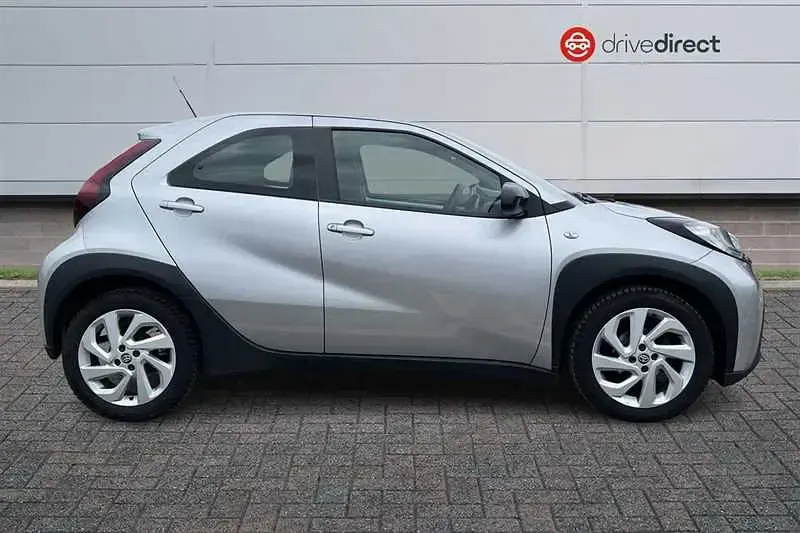 Used Toyota Aygo X PURE 72 HP (52 kW) 2022 Silver SUV