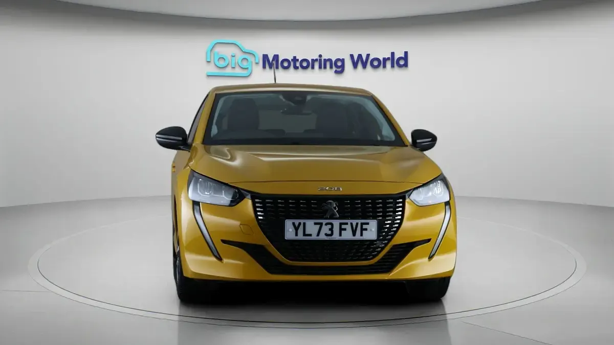 Used Peugeot 208 Allure+ 100 HP (73 kW) 2024 Yellow Hatchback