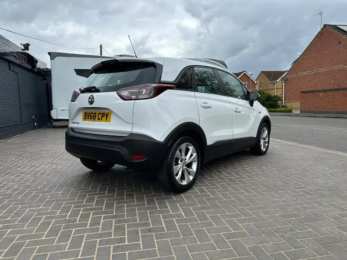 Used Vauxhall Crossland X 81 HP (59 kW) 2018 White SUV
