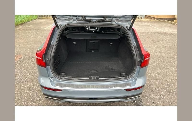 Used Volvo V60 R-Design 194 HP (142 kW) 2022 Grey Estate