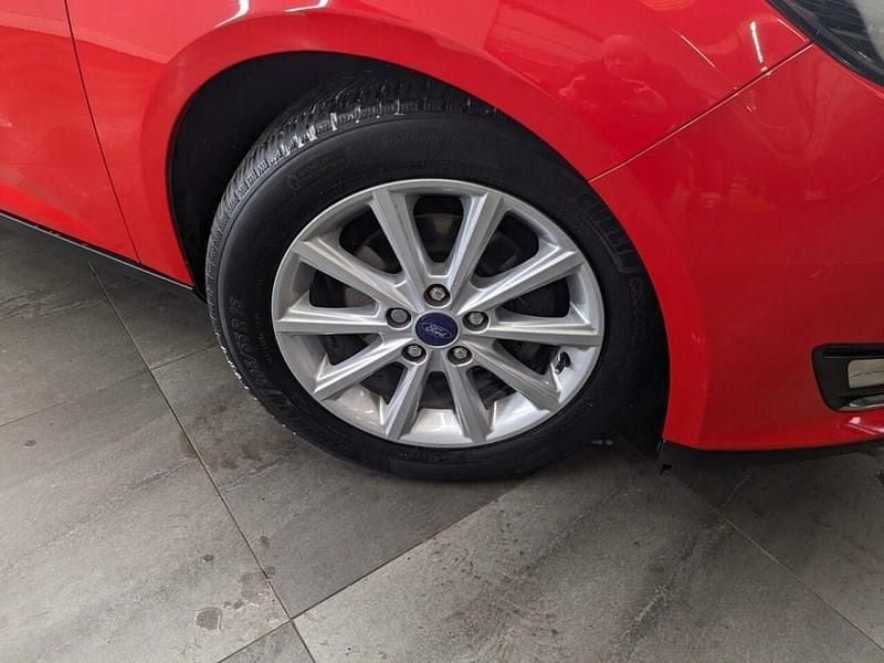 Used Ford Focus Titanium 120 HP (88 kW) 2015 Red Hatchback