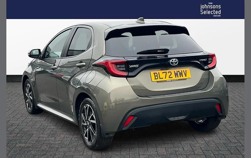 Used Toyota Yaris Hybrid Design 113 HP (83 kW) 2022 Other Hatchback