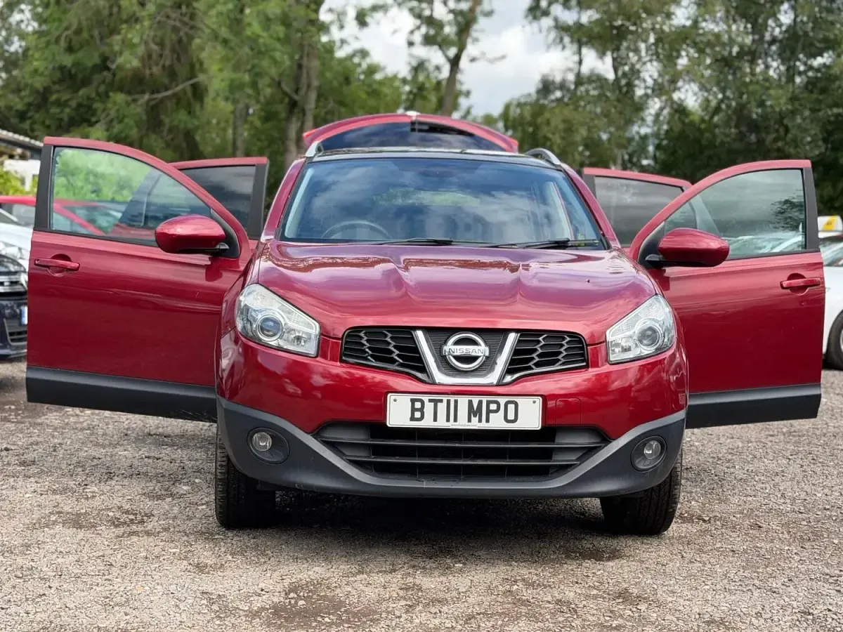 Used Nissan Qashqai N-TEC 117 HP (86 kW) 2011 Red SUV