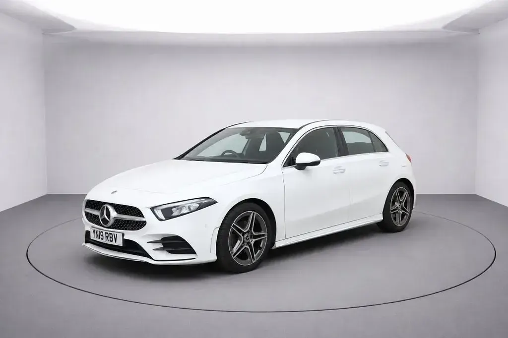 Käytetty Mercedes A200 AMG line 2019 Valkoinen Viistoperä