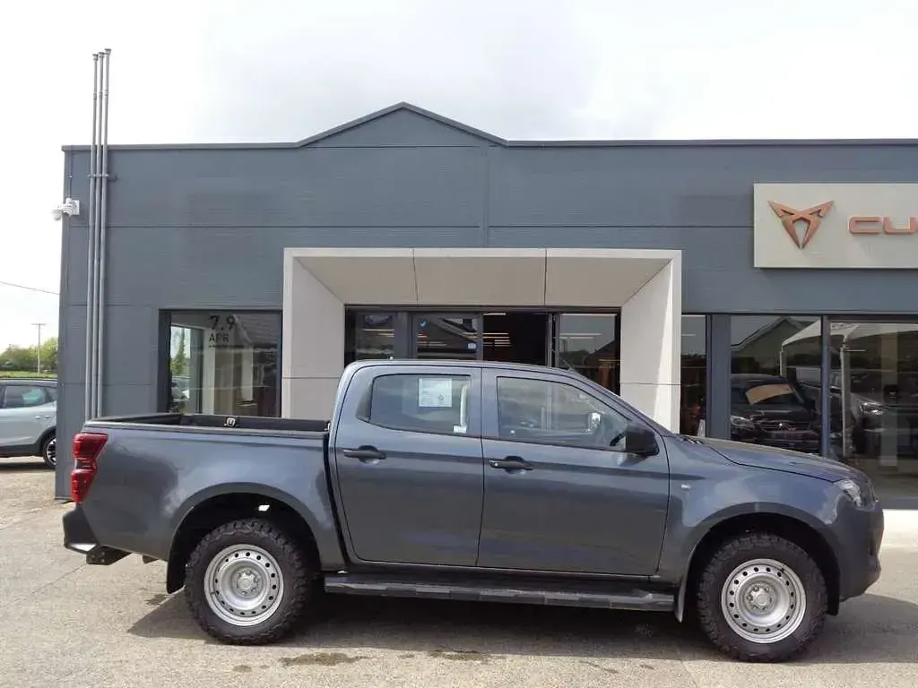 Used Isuzu D-Max 2025 Grey Pickup