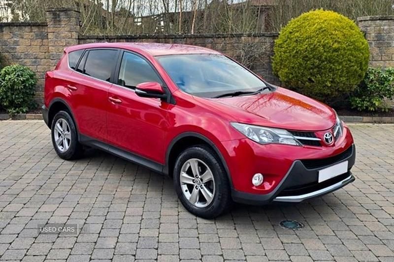 Used Toyota RAV4 Business Edition 124 HP (91 kW) 2015 Red SUV