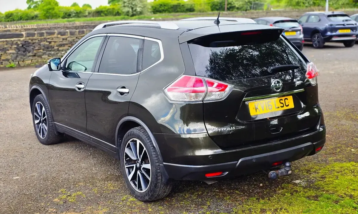 Used Nissan X-Trail Tekna 130 HP (95 kW) 2016 Green SUV