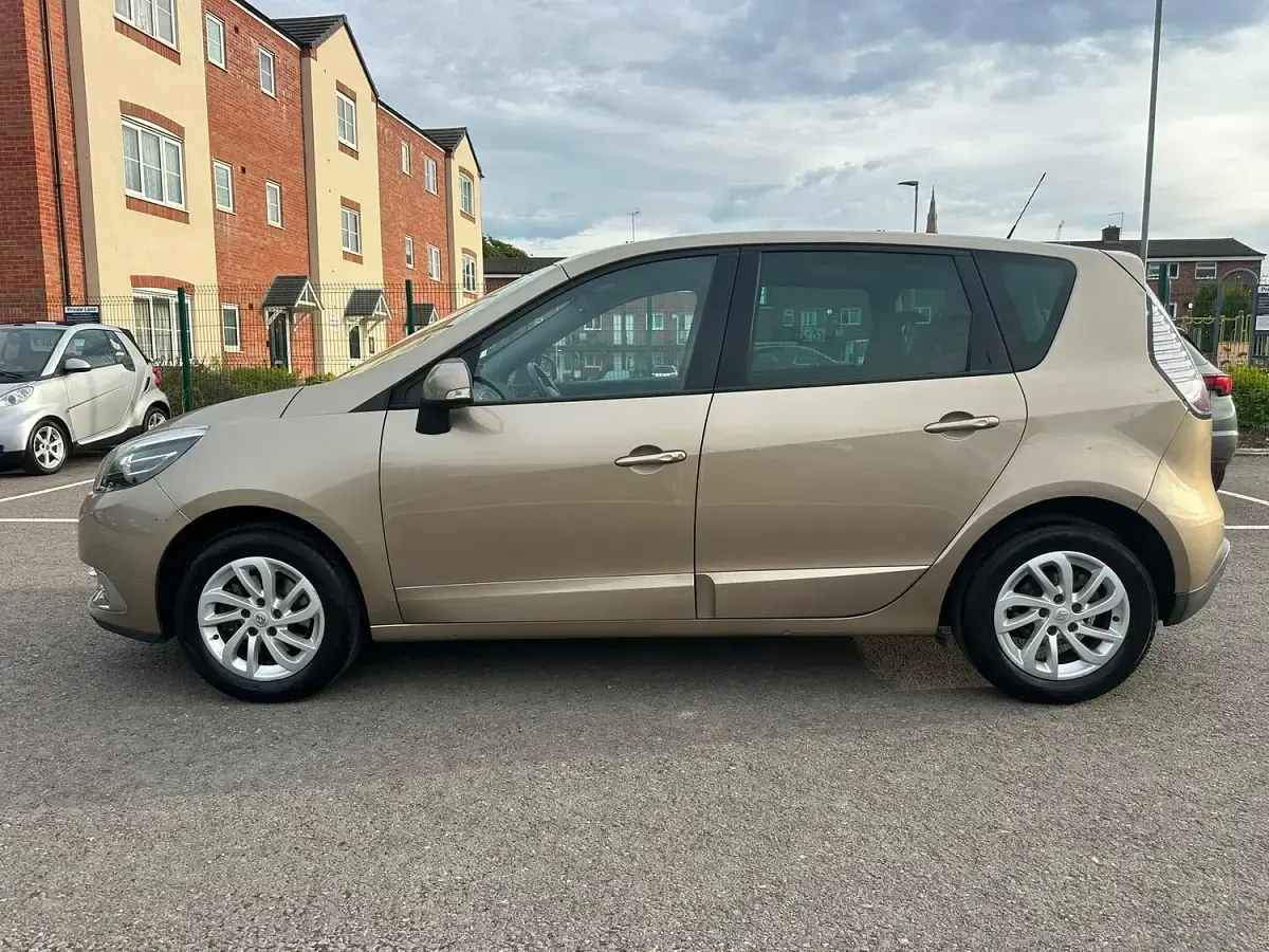 Used Renault Scénic III Dynamique 110 HP (80 kW) 2014 Beige MPV