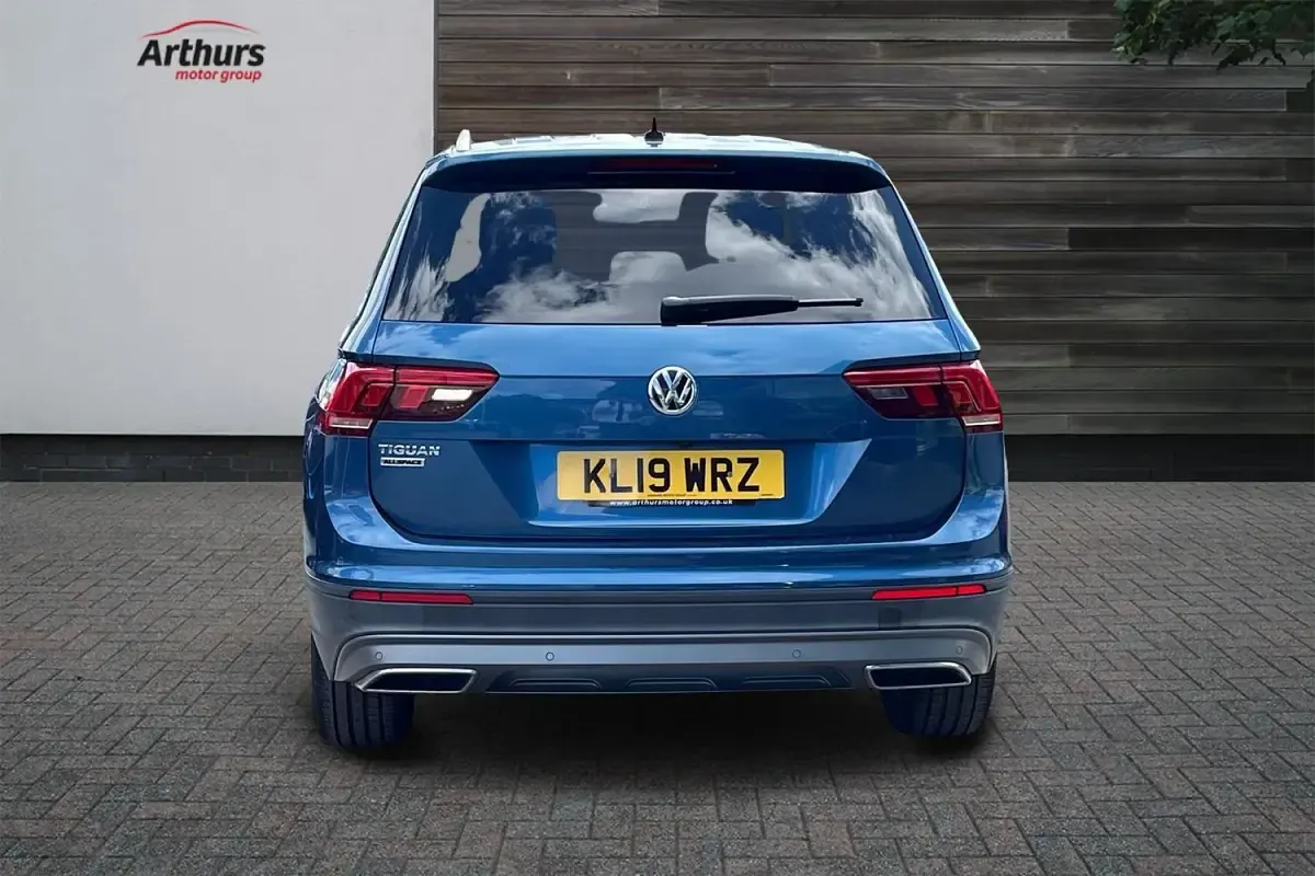 Usado VW Tiguan Allspace Match 150 HP (110 kW) 2019 Azul SUV