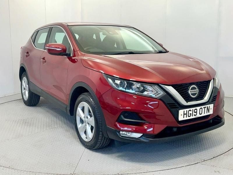 Red Used 2019 Nissan Qashqai Acenta Premium SUV | £10,495 (Good price) - Image 1/4