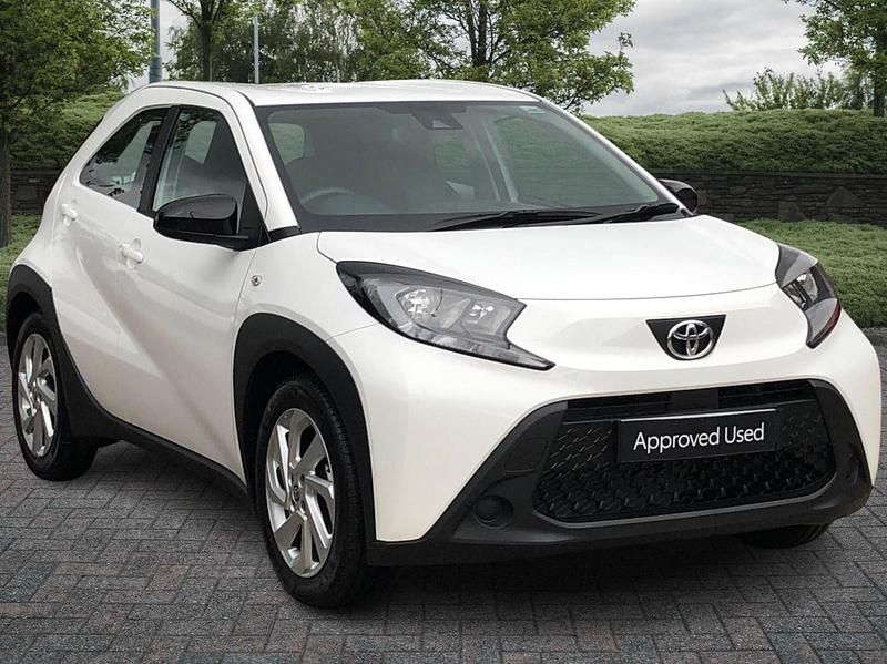 White Used 2023 Toyota Aygo PURE Hatchback | £14,600 (Fair price) - Image 1/4