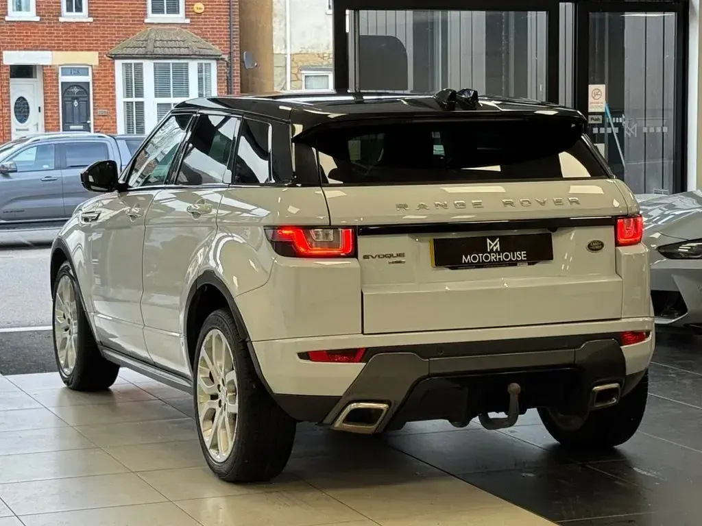 Used Land Rover Range Rover evoque HSE Dynamic 180 HP (132 kW) 2016 White Estate