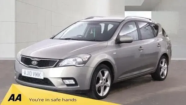 Usado Kia Ceed 113 HP (83 kW) 2010 Prateado Citadino
