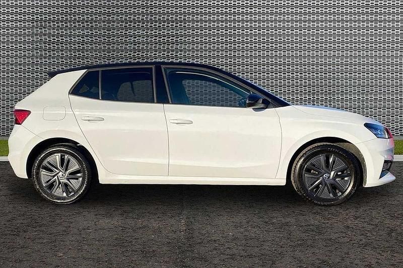 Used Skoda Fabia Colour Edition 59 HP (43 kW) 2024 Moon white metallic black magic pearl effect Hatchback