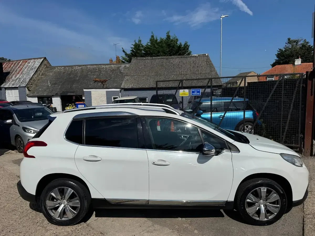 Used Peugeot 2008 Allure 92 HP (67 kW) 2014 White SUV