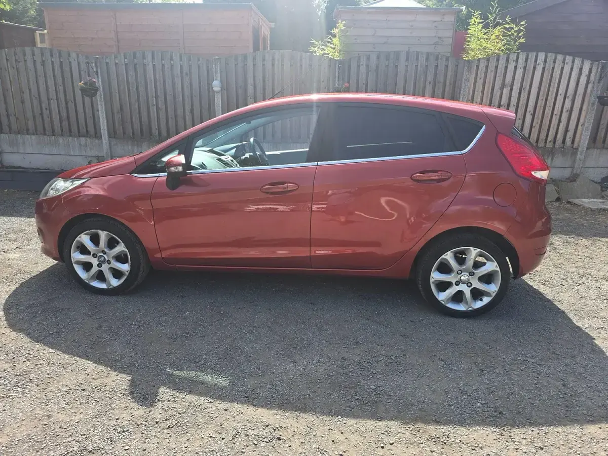 Used Ford Fiesta Titanium 96 HP (70 kW) 2009 Red Hatchback