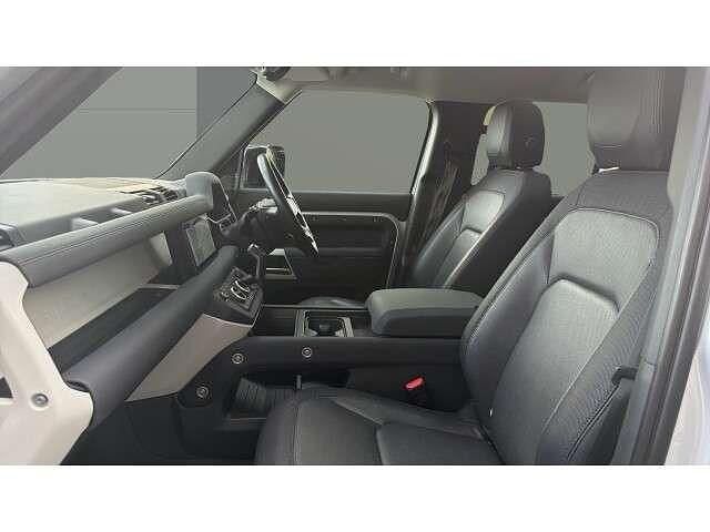 Used Land Rover Defender SE Dynamic 249 HP (183 kW) 2022 Silver SUV