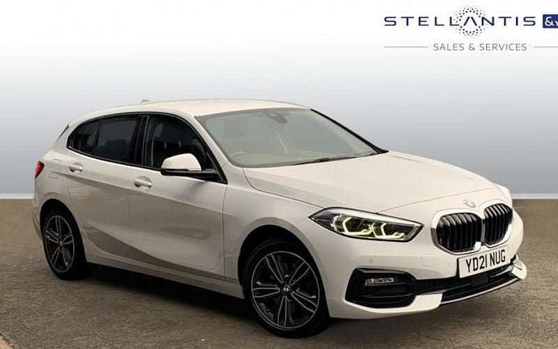 Used BMW 118 Sport Line 136 HP (100 kW) 2021 White Hatchback