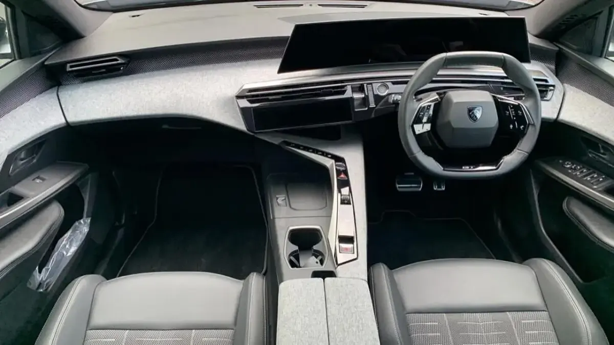 Second-hand Peugeot e-3008 GT 152 kW (207 CP) 2025 Gri SUV