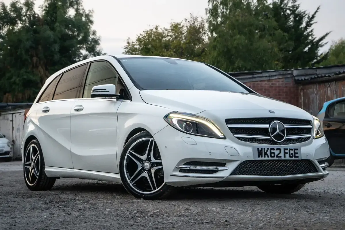 Used Mercedes B180 2012 White Hatchback