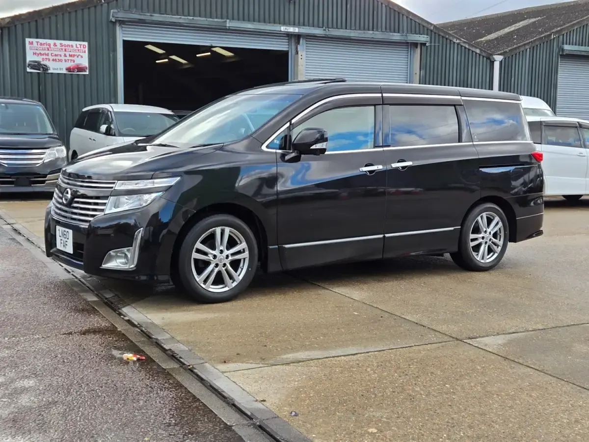 Używany Nissan Elgrand 2010 Czarny Minivan