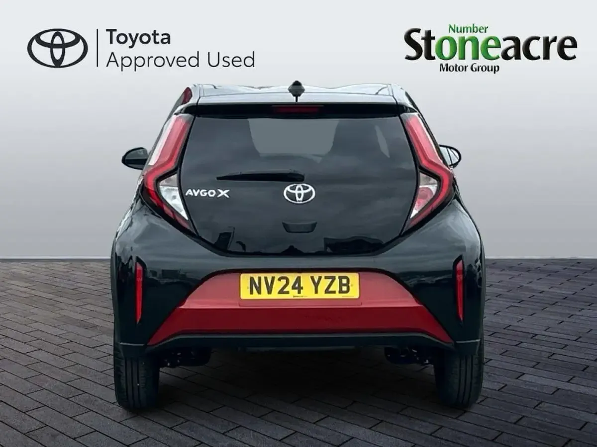 Used Toyota Aygo X 72 HP (52 kW) 2024 Red SUV