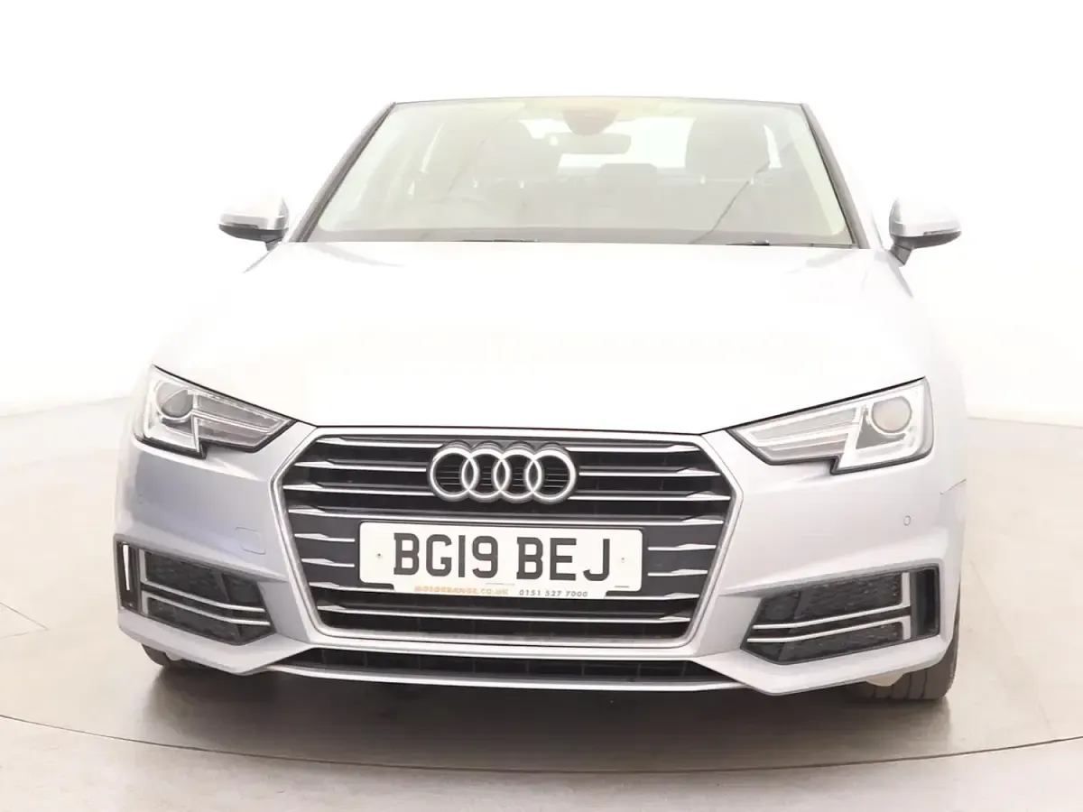Used Audi A4 Comfort 150 HP (110 kW) 2019 Silver Sedan