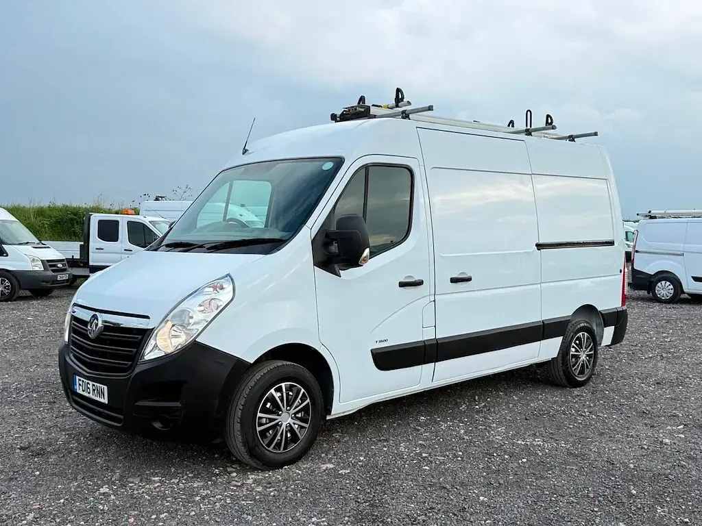 Used Vauxhall Movano 125 HP (91 kW) 2016 White MPV