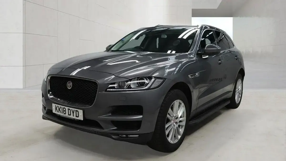 Używany Jaguar F-Pace Portfolio 240 KM (176 kW) 2018 Szary SUV