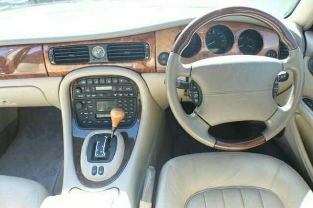 Usado Jaguar XJ8 240 HP (176 kW) 2002 Sedan
