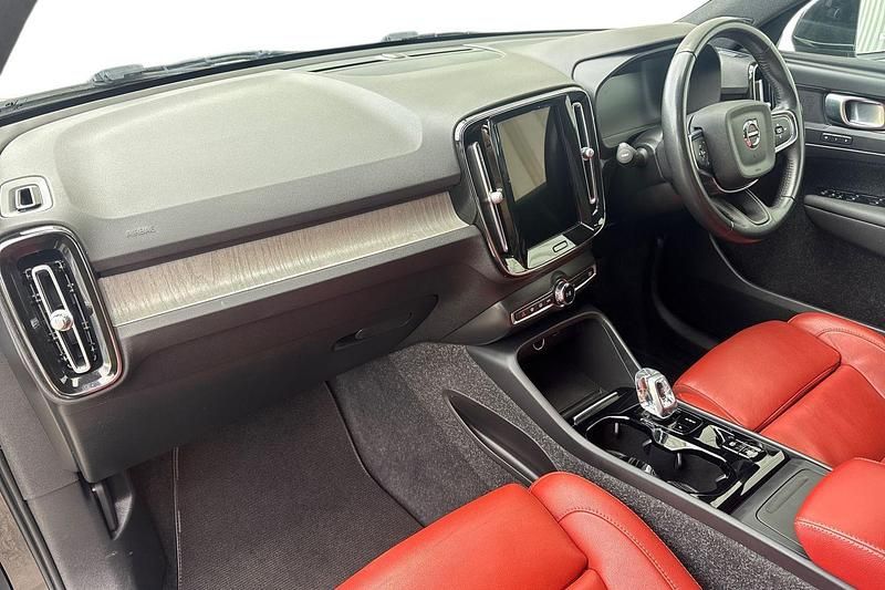 Used Volvo XC40 Inscription 197 HP (144 kW) 2021 Black SUV