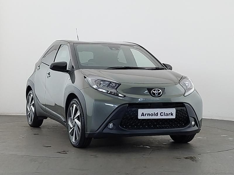Green Used 2023 Toyota Aygo X SUV | £13,298 - Image 1/4
