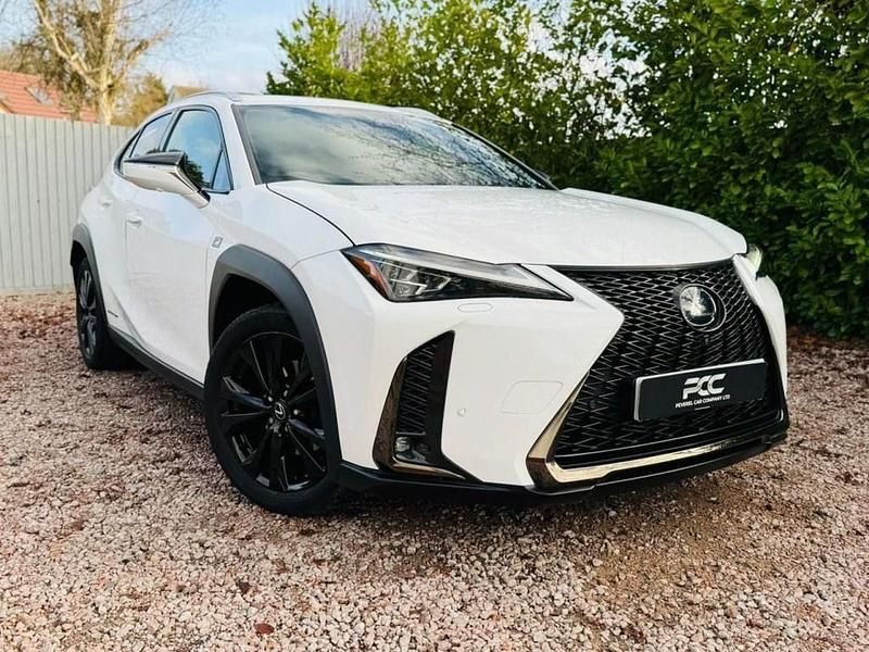 Used Lexus UX E-FOUR 184 HP (135 kW) 2019 White SUV