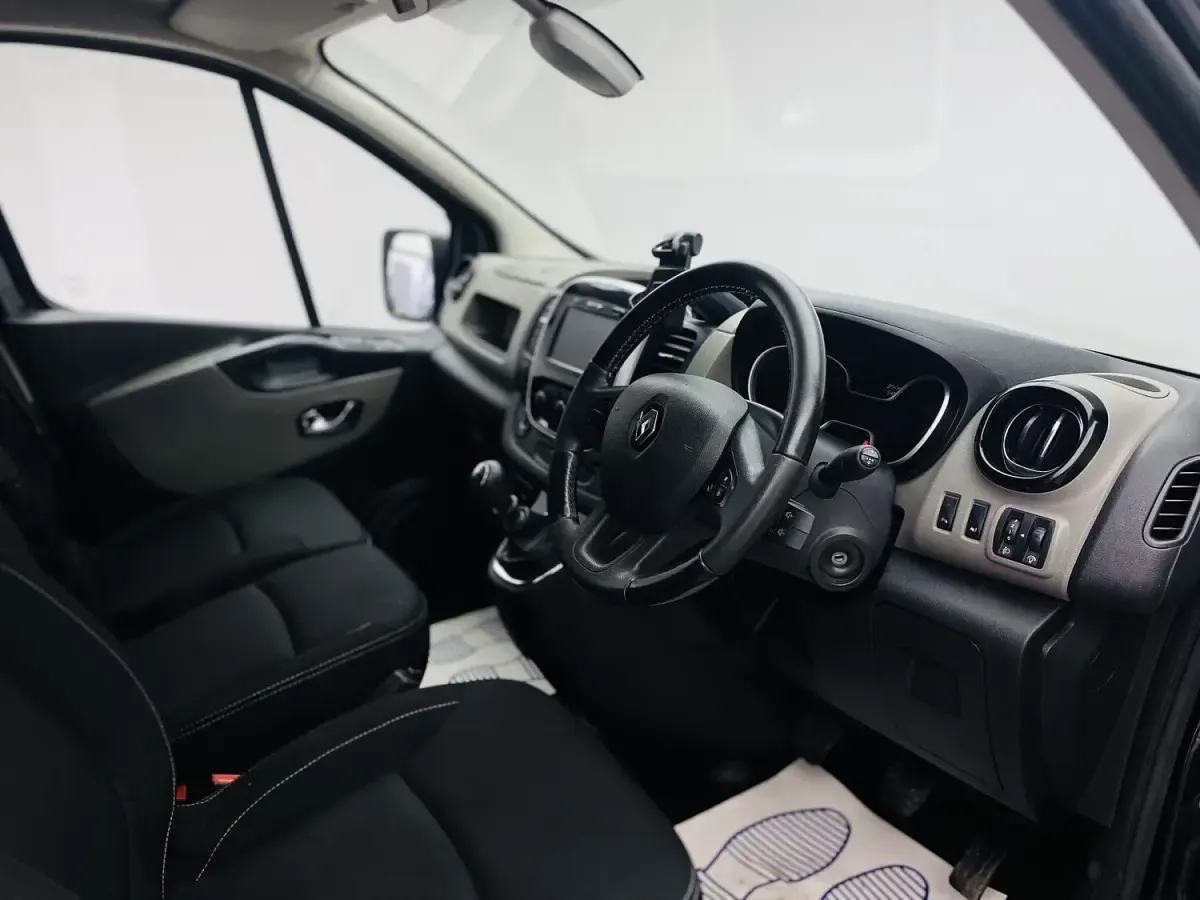 Used Renault Trafic 2019 Black MPV