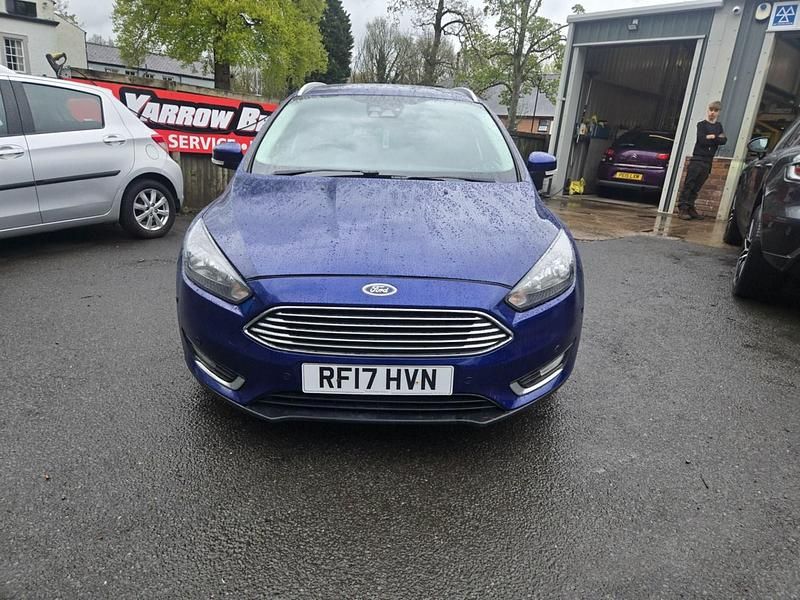 Used Ford Focus Zetec 120 HP (88 kW) 2017 Blue Estate